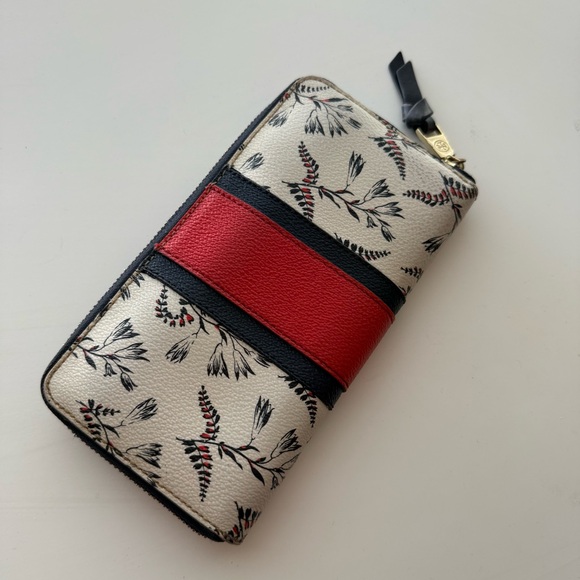 Tory Burch Floral Zip Around Wallet | Logo Wristlet Wallet | Leather Zip Wallet - Picture 3 of 7